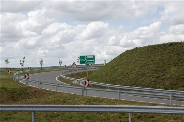 Forgalomba helyezték az M6-os Bóly és Lippó közötti szakaszát