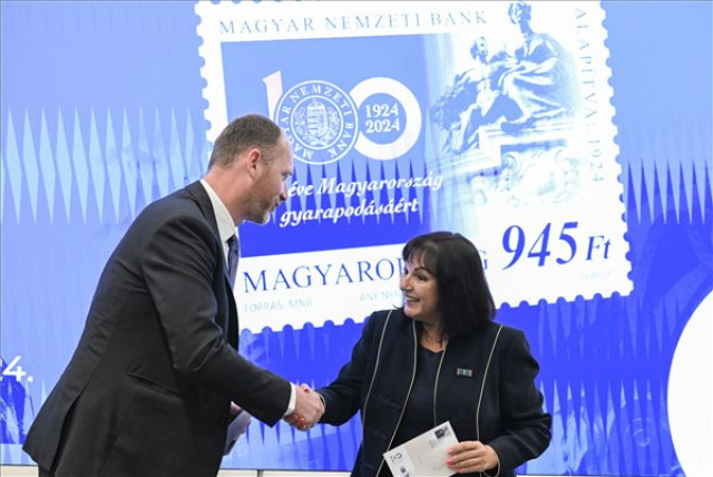 Alkalmi bélyeget bocsátott ki a százéves Magyar Nemzeti Bank tiszteletére a Magyar Posta