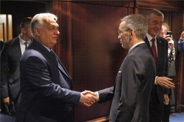 Orbán Viktor Herbert Kickllel és Andrej Babissal tárgyalt Bécsben 