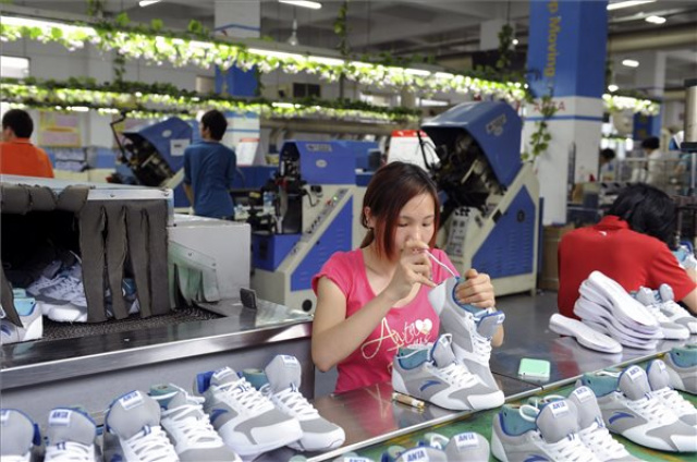 Az Anta gyára Csincsiangban - A kínai cipőipar nem érzi a válságot