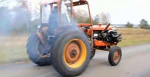 Turbó traktor Svédországból