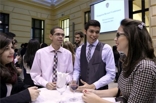 Magyarországon tanuló brazil diákokat köszöntöttek