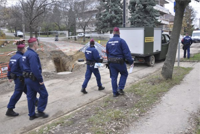 Lezárták a Budaörsi utat a környéken talált bomba miatt
