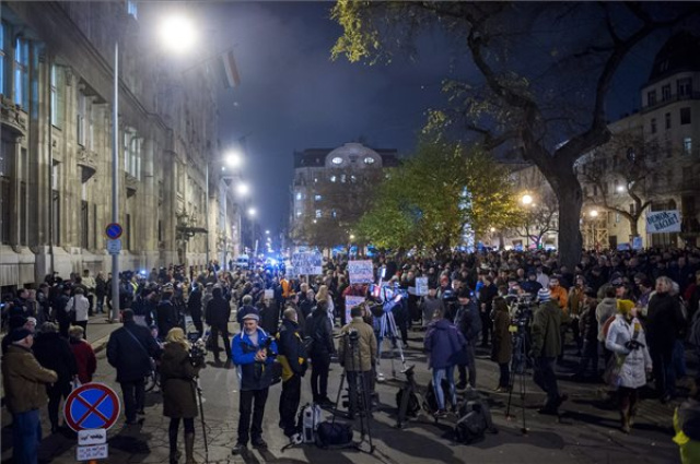 Magánnyugdíjpénztárak - Tüntetés Budapesten