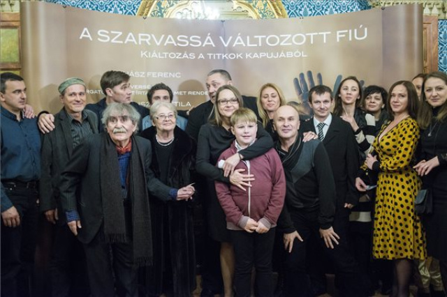 A szarvassá változott fiú - Bemutatták Vidnyánszky Attila filmjét az Urániában