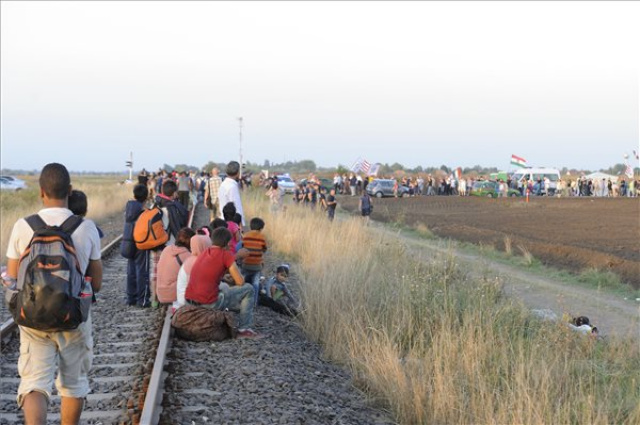 Illegális bevándorlás - A Jobbik demonstrációja Röszkén
