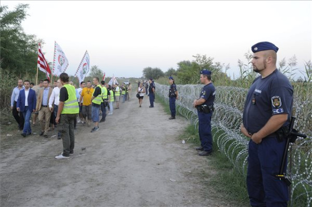 Illegális bevándorlás - A Jobbik demonstrációja Röszkén