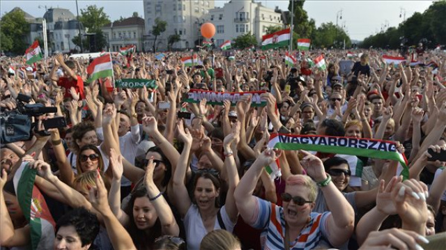 EURO-2016 - A magyar válogatott ünneplése