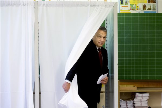 Kvótareferendum - Orbán Viktor szavaz