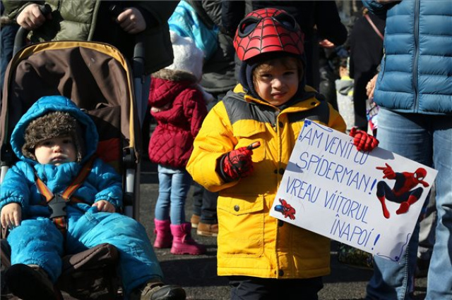Román Btk.-módosítás - Tüntetés