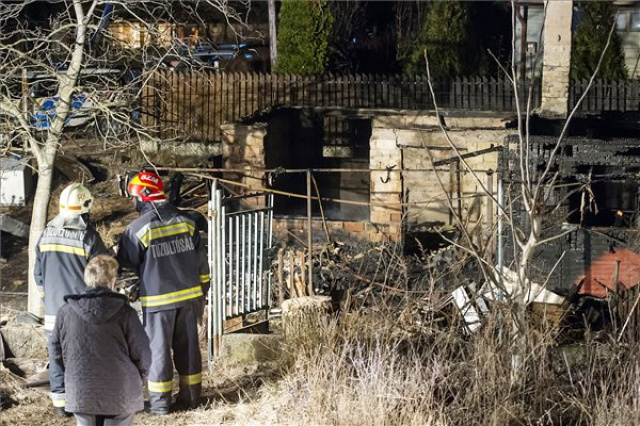 Holttestet találtak a tűzoltók egy kigyulladt szigetszentmártoni házban 