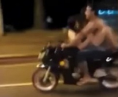 Motoron szexelő paraguayi pár 