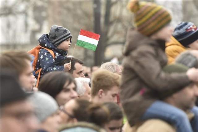 Március 15. - Ünnepélyes zászlófelvonás a Kossuth téren