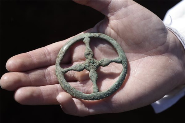Egy germán harcos sírját találták meg a régészek Hódmezővásárhely közelében