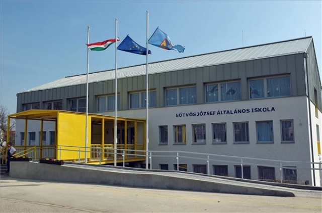 Német nemzetiségi általános iskolát adtak át Diósdon 