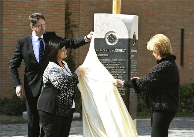 Nemzeti emlékhellyé avatták az esztergomi Várhegyet és Vízivárost
