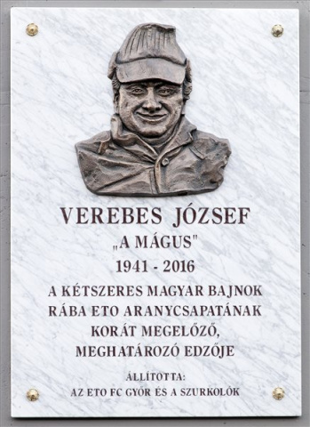 Leleplezték a Verebes Józsefről készült domborművet Győrben 