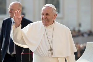 Csévharaszti zarándokok húsvéti sonkát és bárányt vittek Ferenc pápának