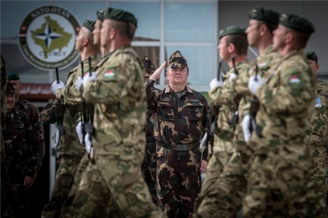 Magyarország átvette a KFOR harcászati tartalék zászlóaljának vezetését