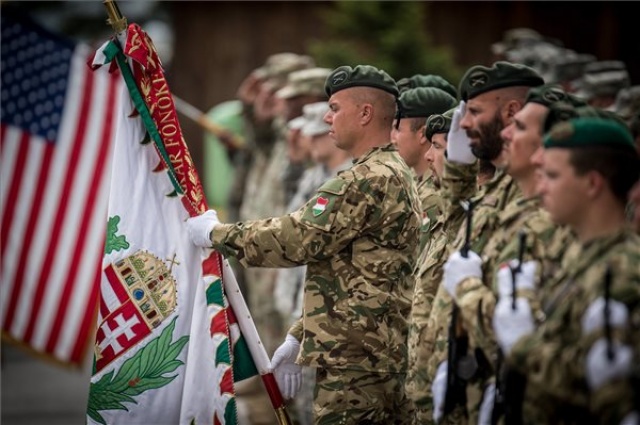 Magyarország átvette a KFOR harcászati tartalék zászlóaljának vezetését