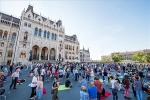 Civilek demonstráltak Budapesten