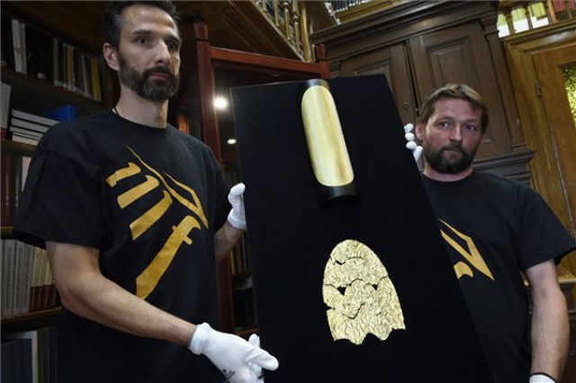 Múzeumok éjszakája - Bronzkori arany lábvértet találtak Szeged közelében