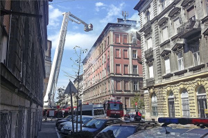 Kigyulladt egy lakás a budapesti Péterfy Sándor utcában