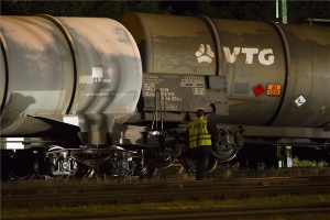 Gázolajat szállító vasúti tartálykocsik borultak fel Vépen