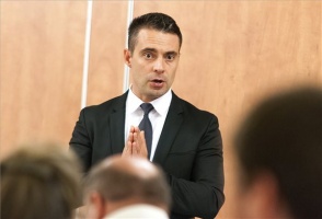 Vona Gábor mutatta be a Jobbik két győri országgyűlési képviselőjelöltjét 