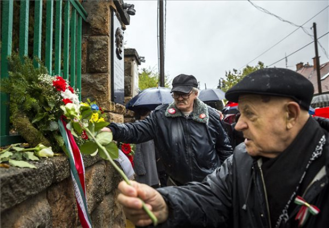 Október 23. - Az ellenzéki pártok megemlékezése a Nagy Imre Emlékháznál