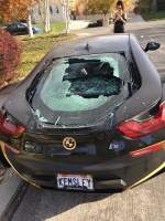 BMW i8 összetört üveg