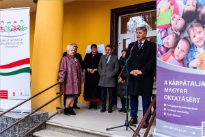 Magyar kormánytámogatással felújított óvodát adott át Grezsa István Ungváron