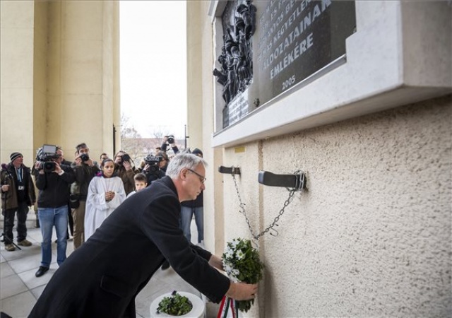 A Szovjetunióba elhurcoltak emléknapja - Erdő Péter szentmisét mutatott be az áldozatokért