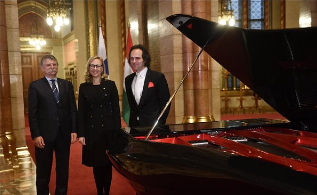 Bogányi-zongorát kapott a finn állam a jubileumra