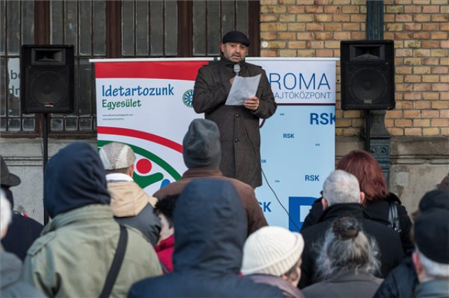 Emléktáblát avattak Puczi Béla roma vezető tiszteletére Budapesten