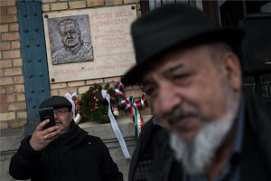 Emléktáblát avattak Puczi Béla roma vezető tiszteletére Budapesten