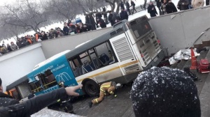 Aluljáróba hajtott egy busz Moszkvában