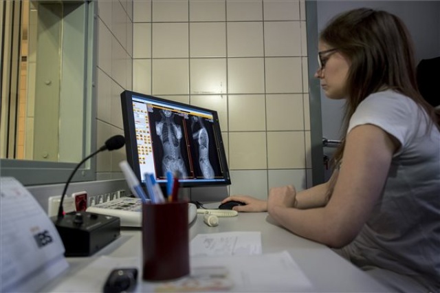 Alacsony sugárdózisú röntgenkészüléket kapott a pécsi ortopédiai klinika