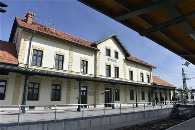 Befejeződött a Budapest-Esztergom vasútvonal villamosítása
