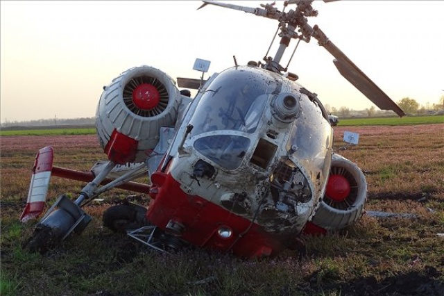 Felszállás közben oldalára borult egy helikopter Körösladány közelében