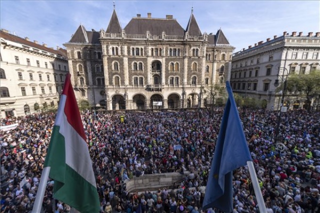 Választás 2018 - A választási eredménnyel elégedetlenek tüntetnek Budapesten
