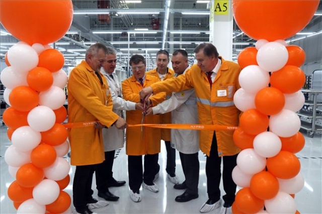 Új gyártócsarnokot adott át Tiszaújvárosban a Jabil