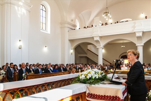 Felszentelték a felújított református templomot Beregszászon