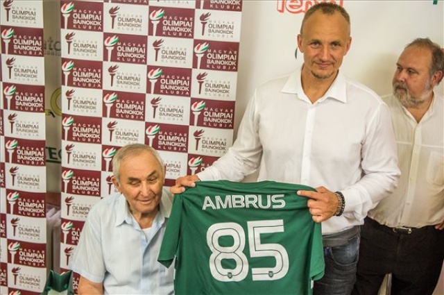 A 85 éves Ambrus Miklóst köszöntötte a Magyar Olimpiai Bajnokok Klubja