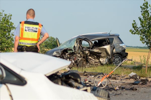 Két ember meghalt közlekedési balesetben Csávolynál