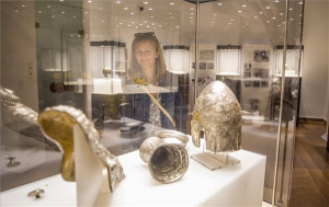 Romániai arany- és ezüstkincsekből nyílt kiállítás a szegedi Fekete házban