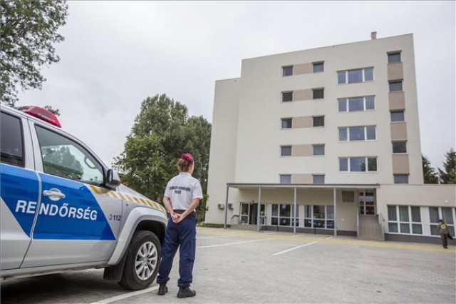 Átadták a Készenléti Rendőrség új laktanyáját Szegeden