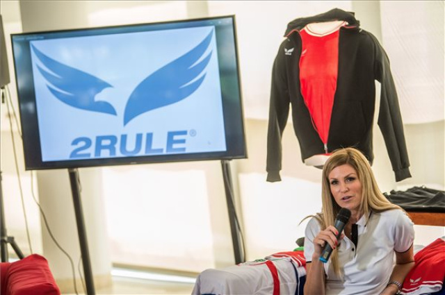 A 2Rule sportruházati márkát bemutató sajtótájékoztató