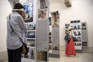 Magyar műemlékek restaurálási folyamatait bemutató kiállítás nyílt a Miniszterelnökségen