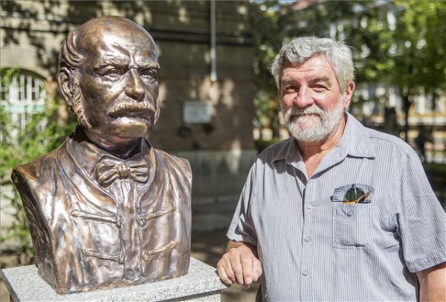 Semmelweis-szobrot avattak Szegeden
